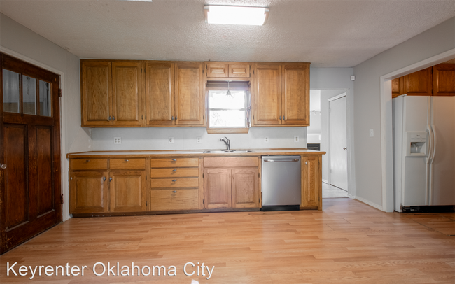 Building Photo - 4 br, 2 bath House - 2208 N Henney Rd
