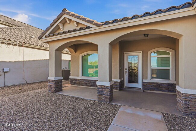 Foto del edificio - 13912 Loreina Luz Ave