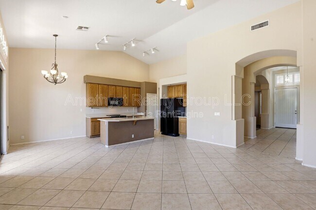 Foto del edificio - 7017 W Greenbriar Dr