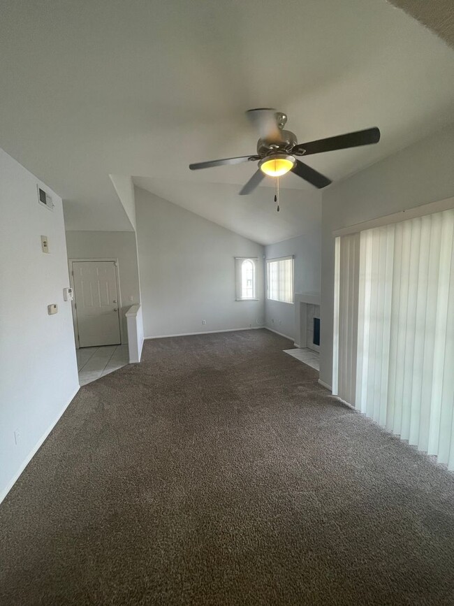 Building Photo - 2 Bed Condo in Henderson Nevada.