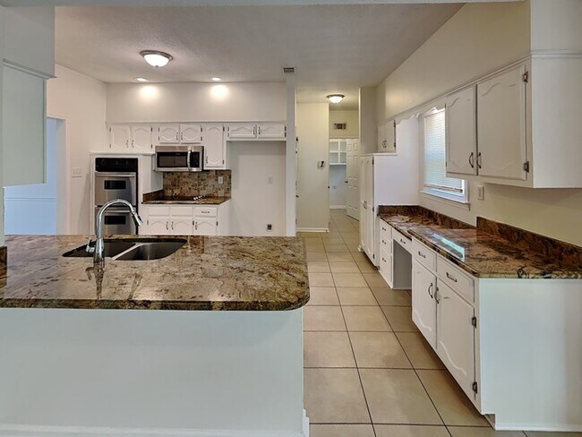 Building Photo - 722 Cedar Brake Dr