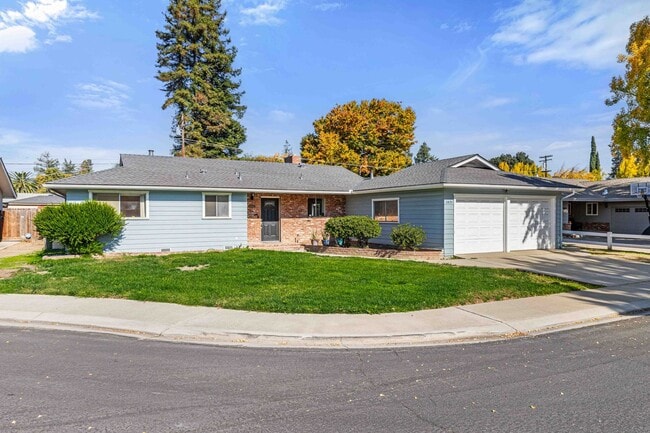 Building Photo - 2825 Westchester Ln