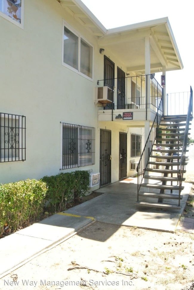 Building Photo - 1500 Sycamore Dr