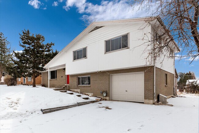 Photo - 982 E Briarwood Cir S House