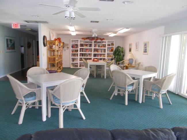 Building Photo - 4261 Island Cir
