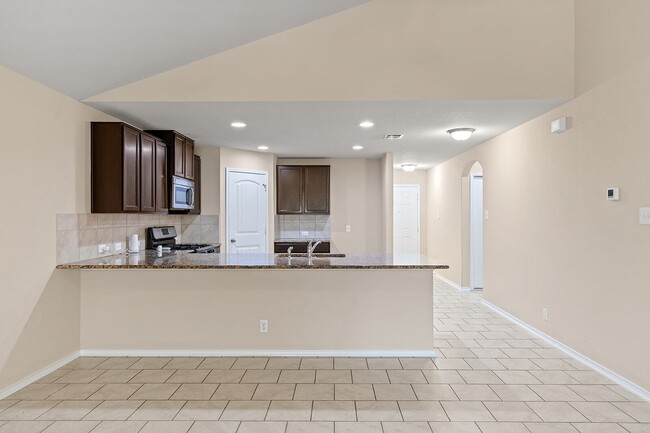 Building Photo - "Spacious 4-Bedroom Retreat in Schertz with 2.5 Baths!"