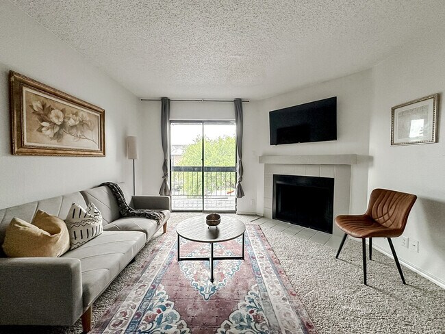 Foto del edificio - 1071 Clayton Ln