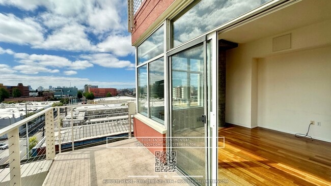 Building Photo - Amazing Morning Sunlight & Views of SF & D...