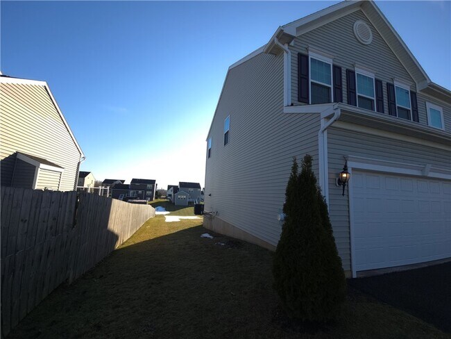 Foto del edificio - 251 Elmcrest Rise