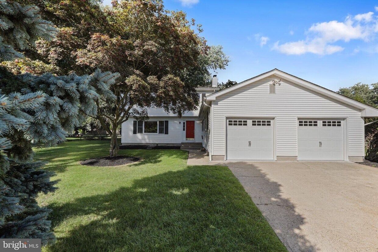 4 Van Saun Dr, Ewing Township, NJ 08628 House Rental in Ewing Township, NJ