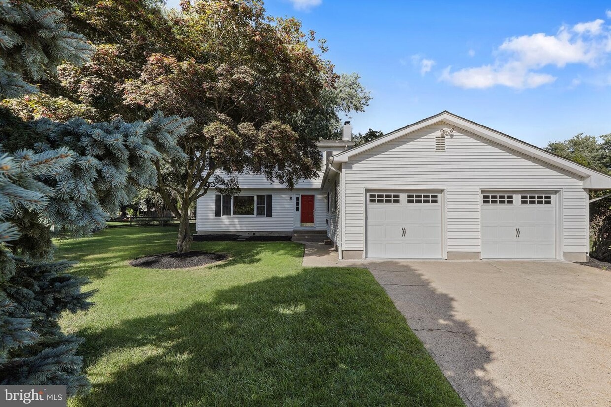 4 Van Saun Dr, Ewing Township, NJ 08628 House Rental in Ewing