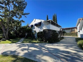 Building Photo - 823 La Cadena Ave