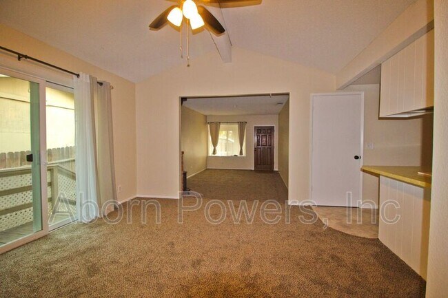 Foto del edificio - 343 Montrose Dr