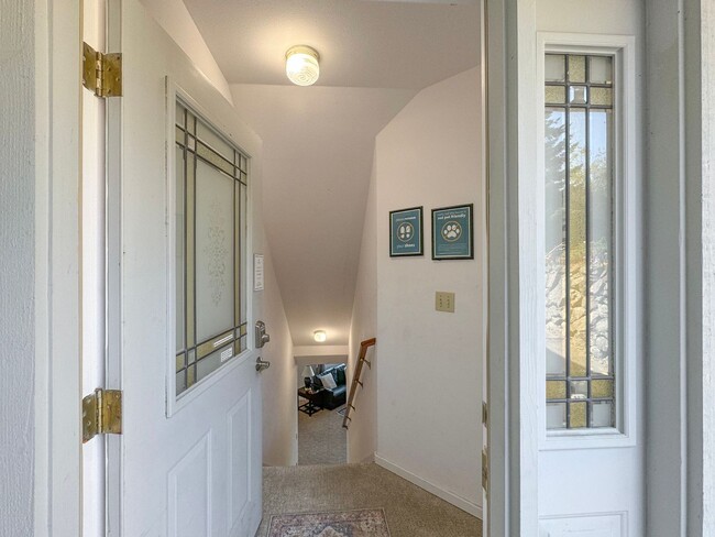 Building Photo - Stunning Views & Furnished