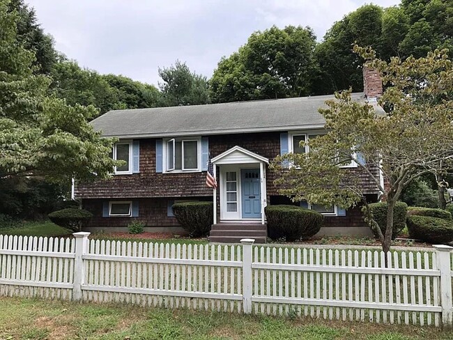 Building Photo - Refreshed 3Br / 2 Ba Home near Plymouth Do...