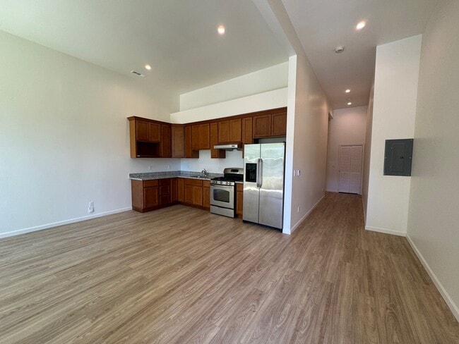 Building Photo - 1551 Santa Clara Ave