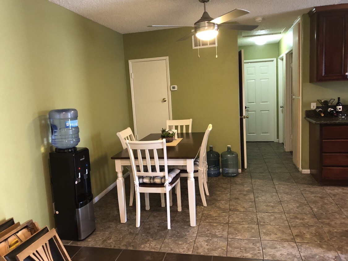 Building Photo - 1709 Normandy Pl