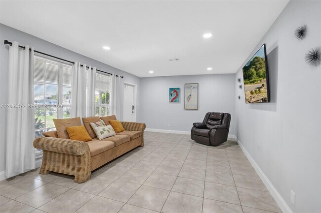 Foto del edificio - 2160 NE 56th St