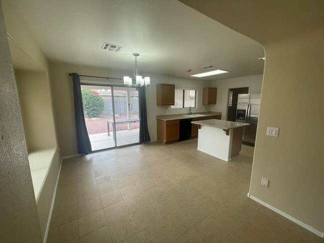 Building Photo - 5641 E Flower Ave