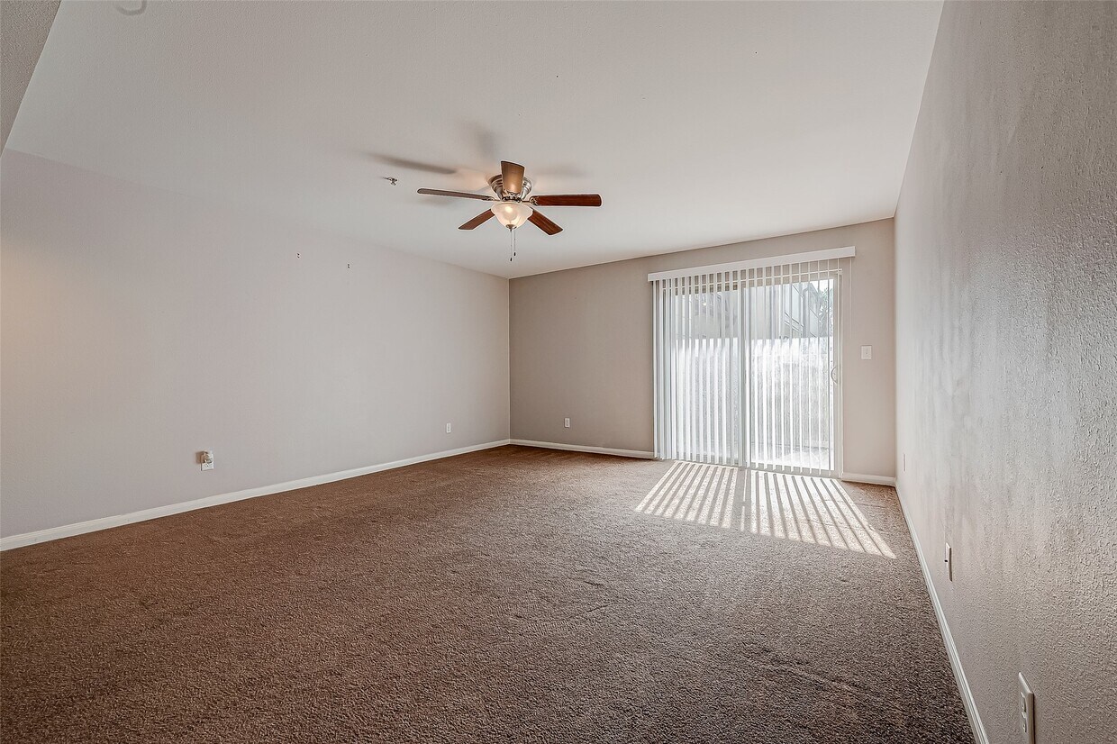 Foto del edificio - 8415 Hearth Dr