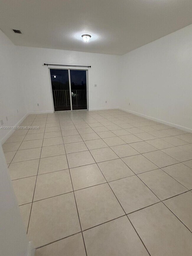 Foto del edificio - 1300 NE 109th St