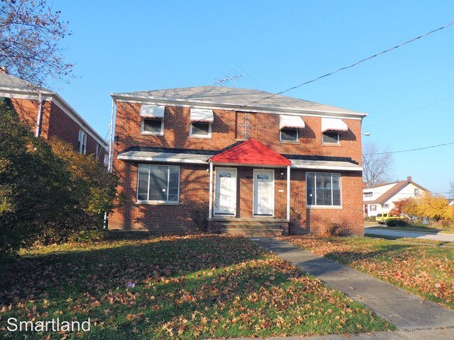 Building Photo - 710 E 222nd St
