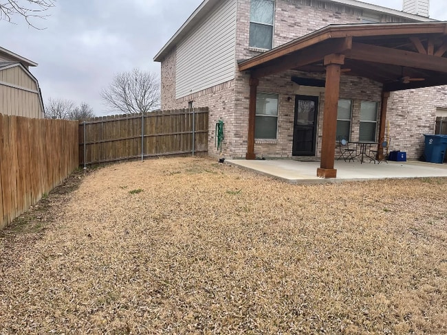 Building Photo - 1713 Cliffbrook Dr
