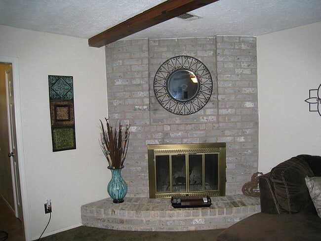 Building Photo - 3103 Sam Houston Dr