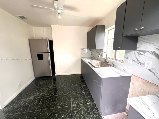 Building Photo - 1124 NW 112th Terrace
