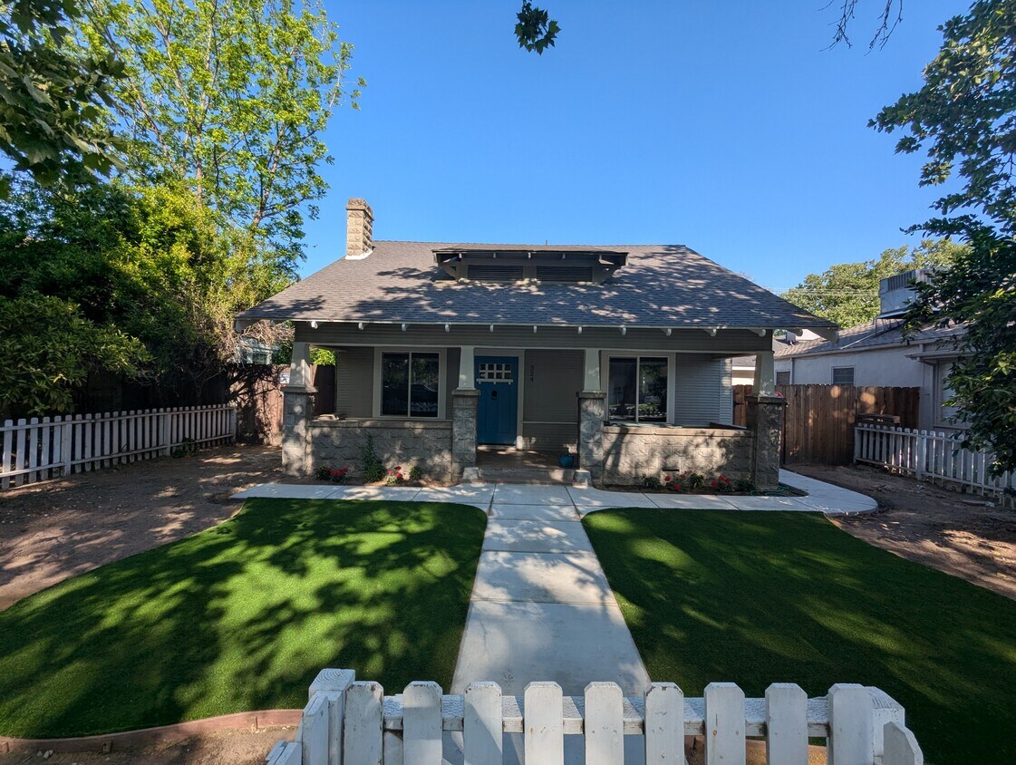 Foto principal - 324 N Minaret Ave