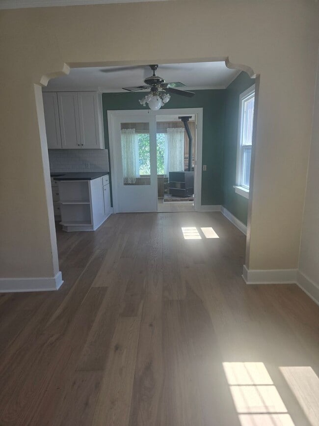 Building Photo - 4 bd 2 ba