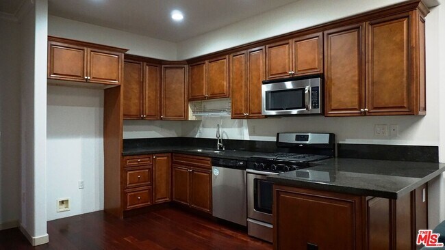 Building Photo - 1037 S Fedora St