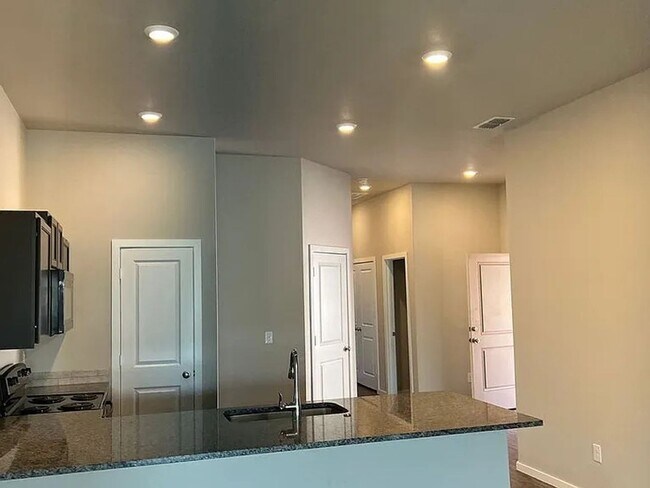 Foto del edificio - 9711 Saratoga Ave