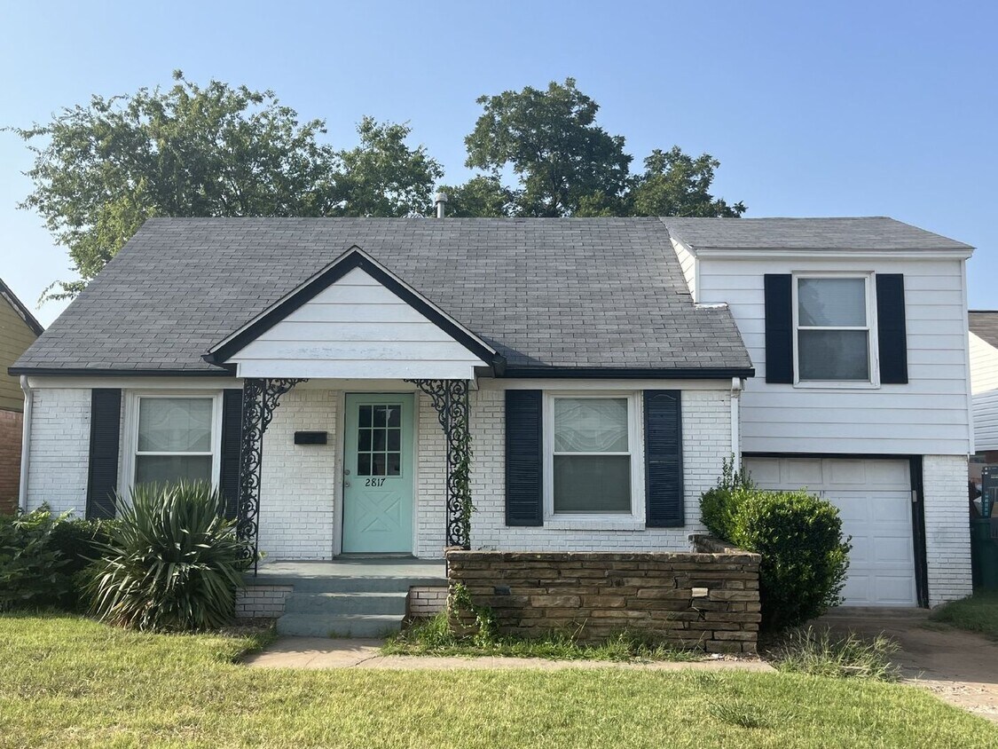 Primary Photo - Charming 3-Bedroom Home with Hardwood Floo...