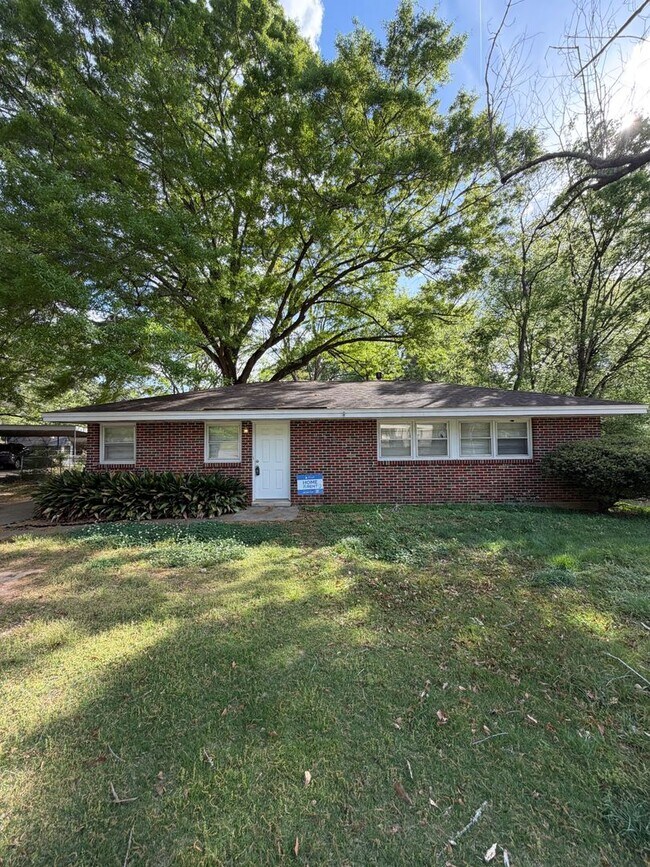 Building Photo - 1156 Lombard Dr