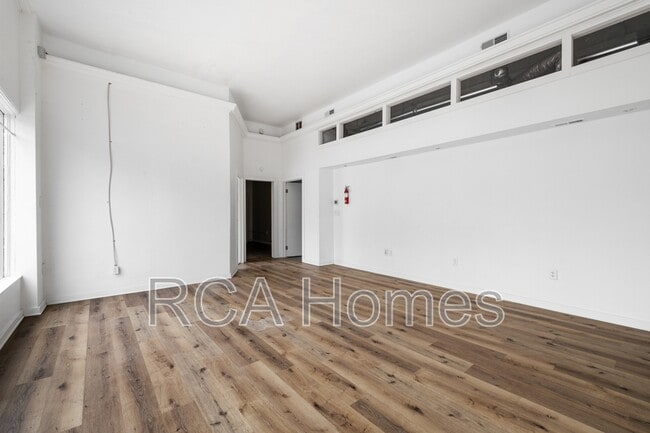 Building Photo - 33 West St Clair Street