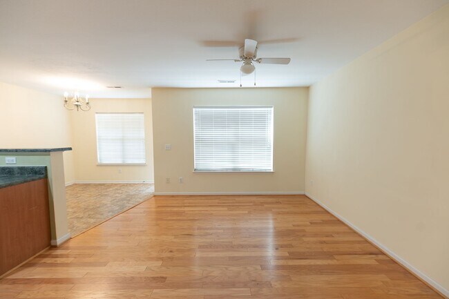 Foto del edificio - 117 Goldfinch Ave