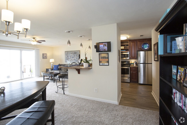 2HAB, 2BA - 1,216 ft² - CHESAPEAKE - Mill Creek Landing Apartments