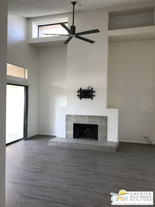 Building Photo - 882 Village Square N