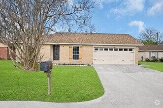 Building Photo - 4515 Larch Dr