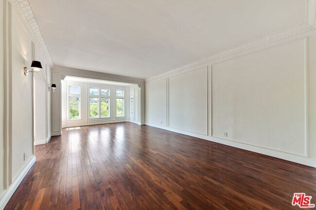 Foto del edificio - 1360 Crescent Heights Blvd