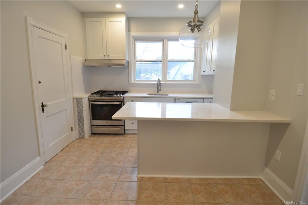 Primary Photo - 68 Yonkers Ave