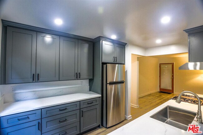 Foto del edificio - 1603 Oakwood Ave