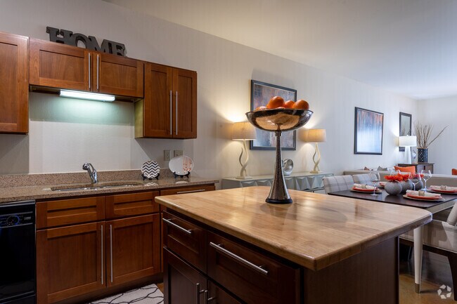 Green - 2HAB, 2BA - CityView