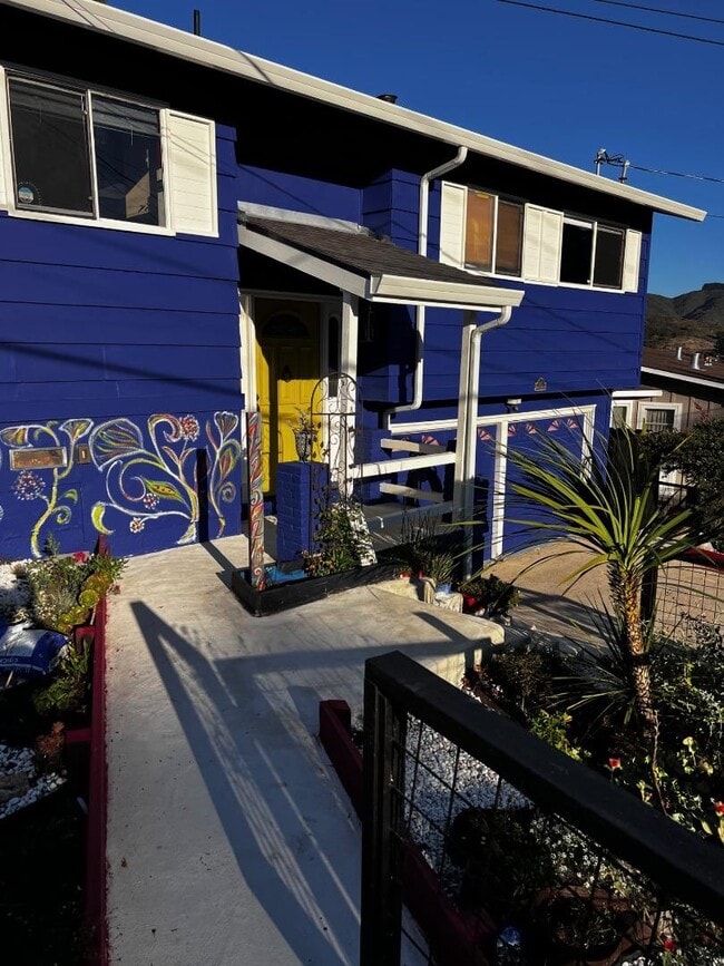 Building Photo - 1157 Manzanita Dr