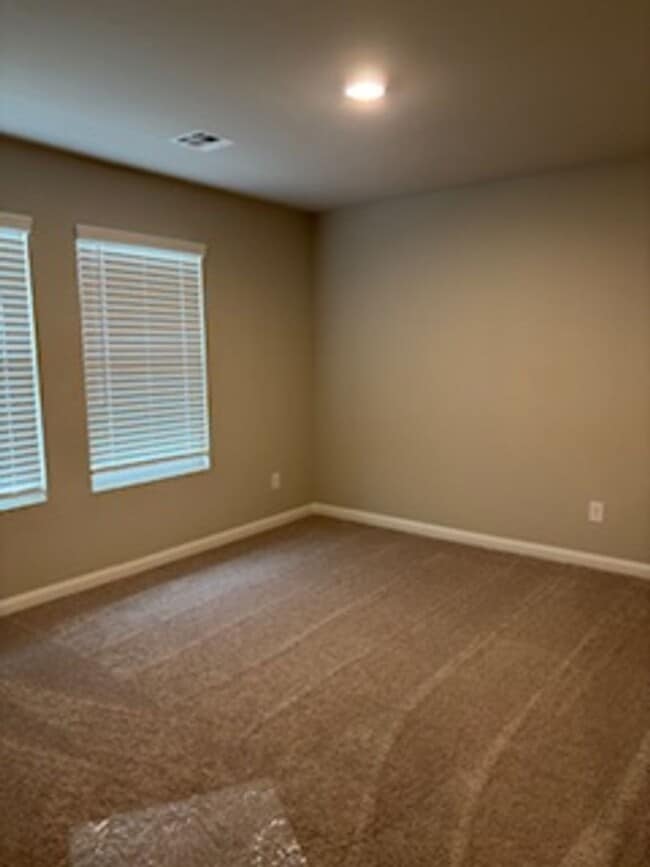 Foto del edificio - First Month Free!  BRAND NEW HOME