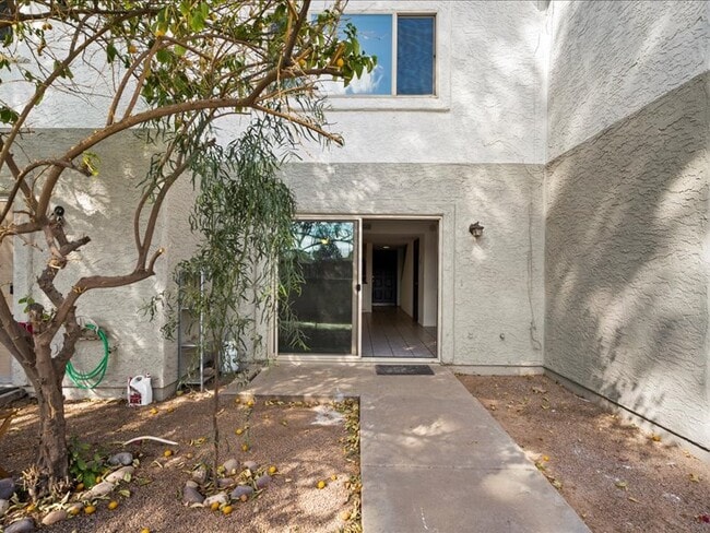 Building Photo - 122 S Hardy Dr