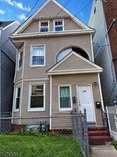 Building Photo - 186 3rd St