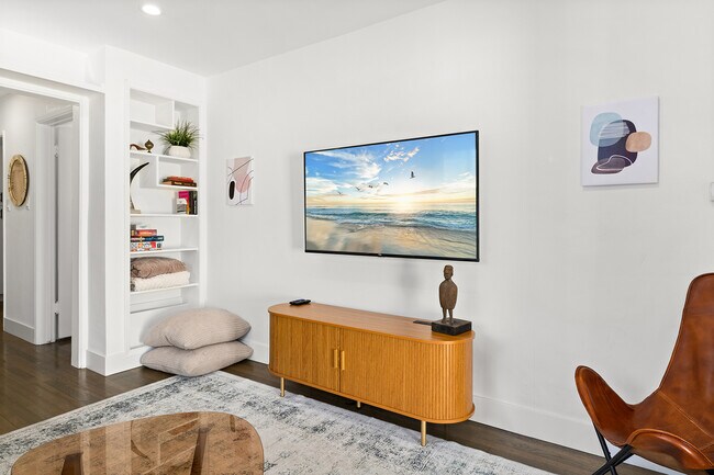 Foto del edificio - 8413 Kittyhawk Ave