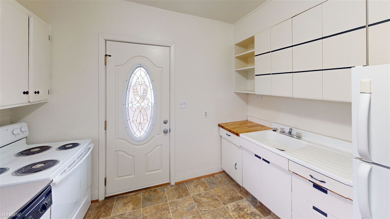 Primary Photo - 3 br, 1 bath House - 216 Hill St